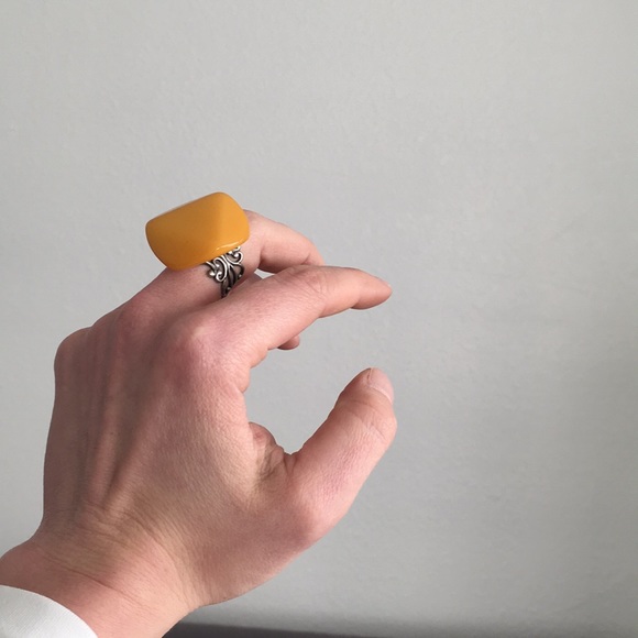 Yellow statement ring - Picture 3 of 7